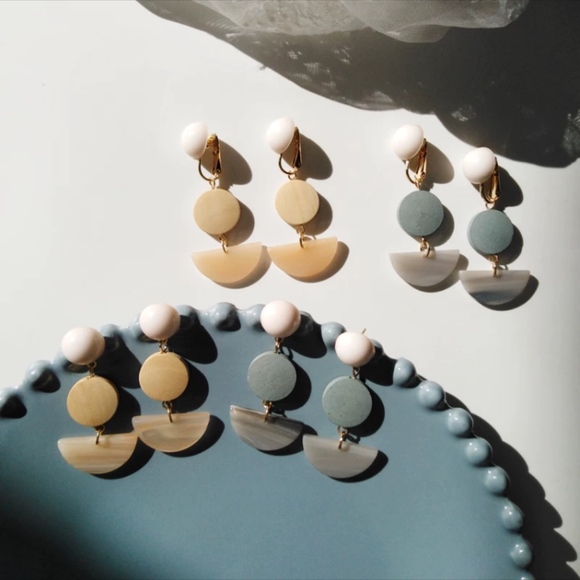 Circular Danty Earrings - Picture 1 of 5